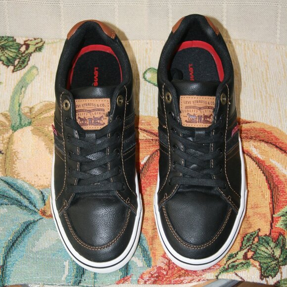 Levis Comfort Sneakers - Picture 2 of 9